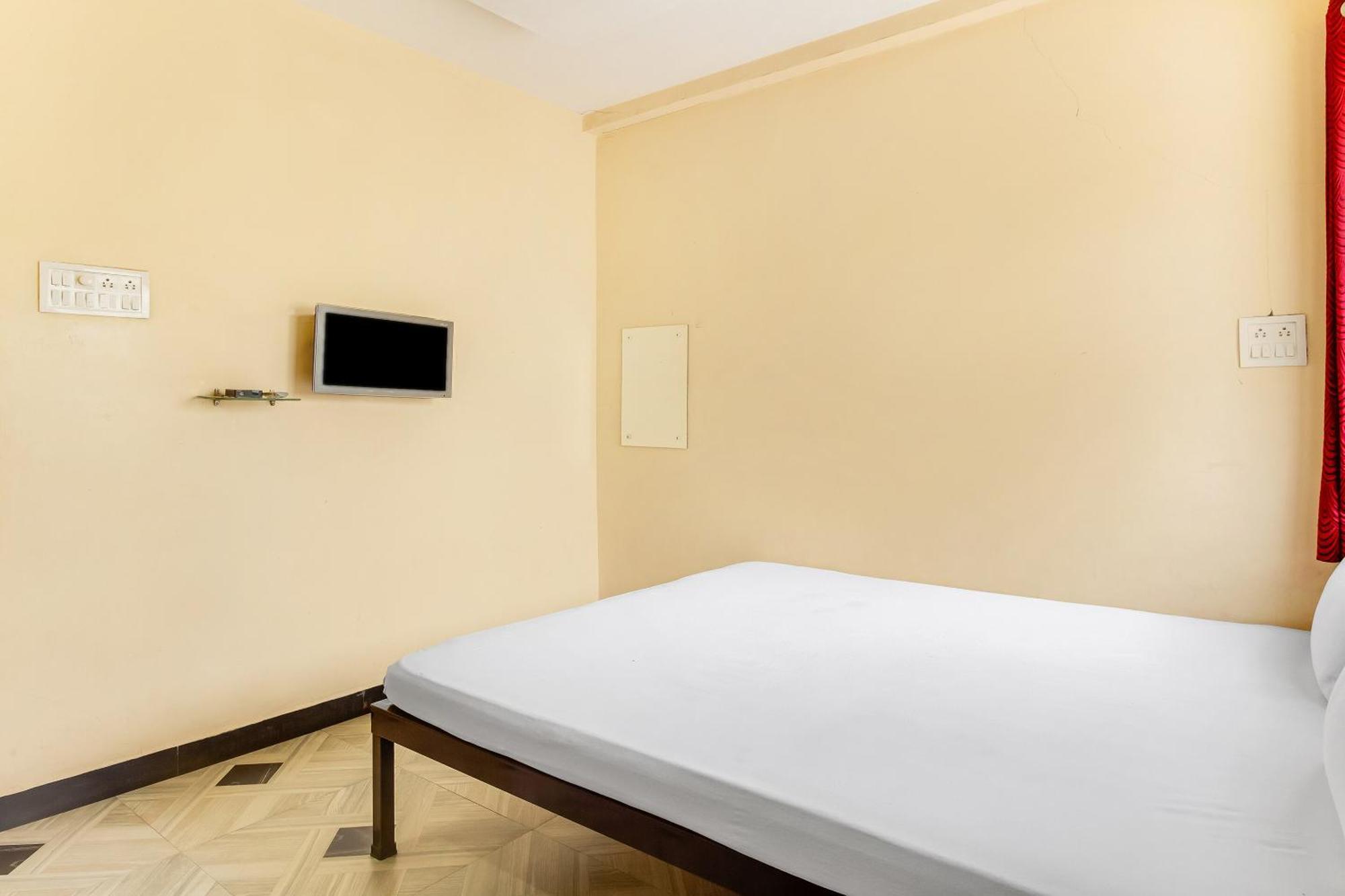 Spot On Harihar Lodging And Yatri Niwas Hotel Kolhapur Exterior photo