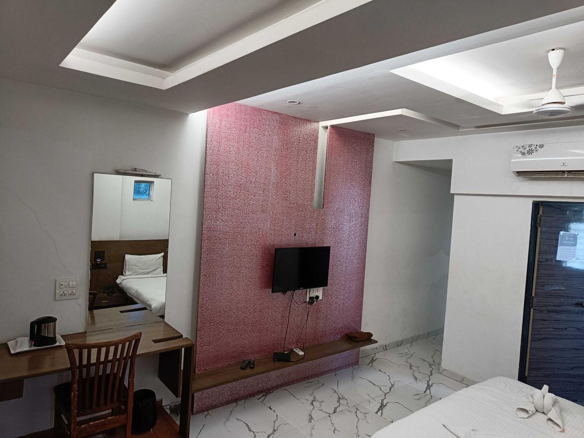 Spot On Harihar Lodging And Yatri Niwas Hotel Kolhapur Exterior photo