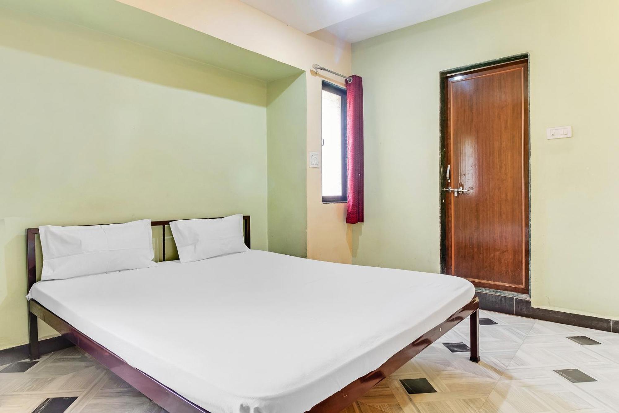 Spot On Harihar Lodging And Yatri Niwas Hotel Kolhapur Exterior photo